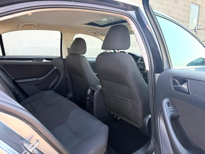 
								2015 Volkswagen Jetta Comfortline Sedan full									