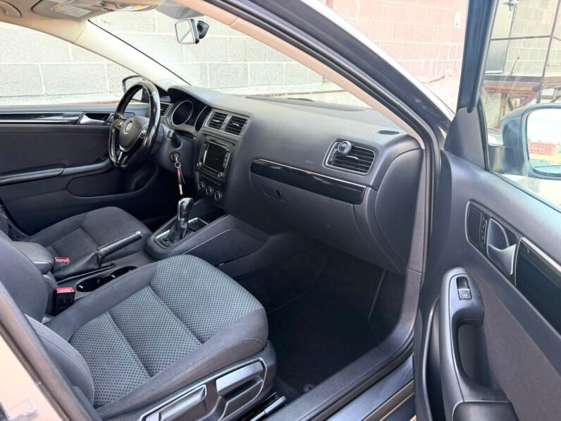 
								2015 Volkswagen Jetta Comfortline Sedan full									
