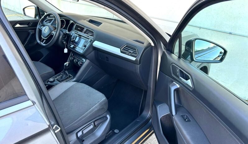 
								2019 Volkswagen Tiguan Trendline AWD SUV full									