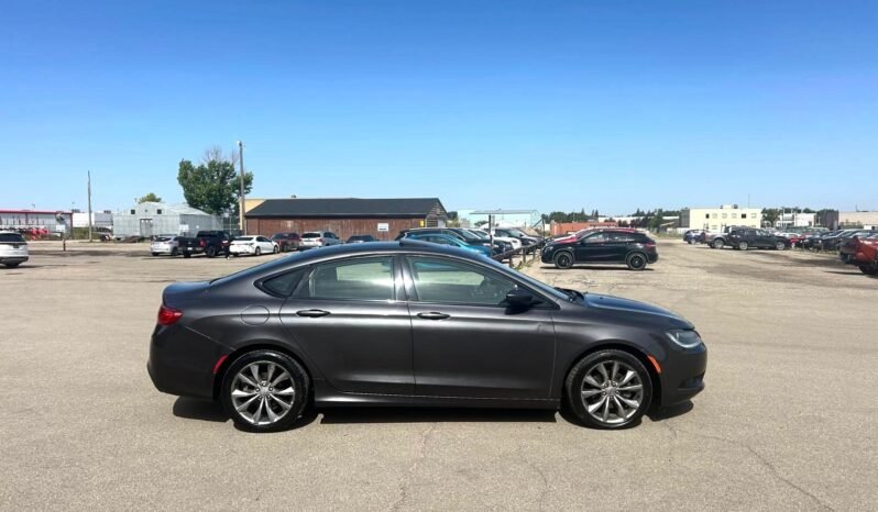 
								2016 Chrysler 200S Sedan full									
