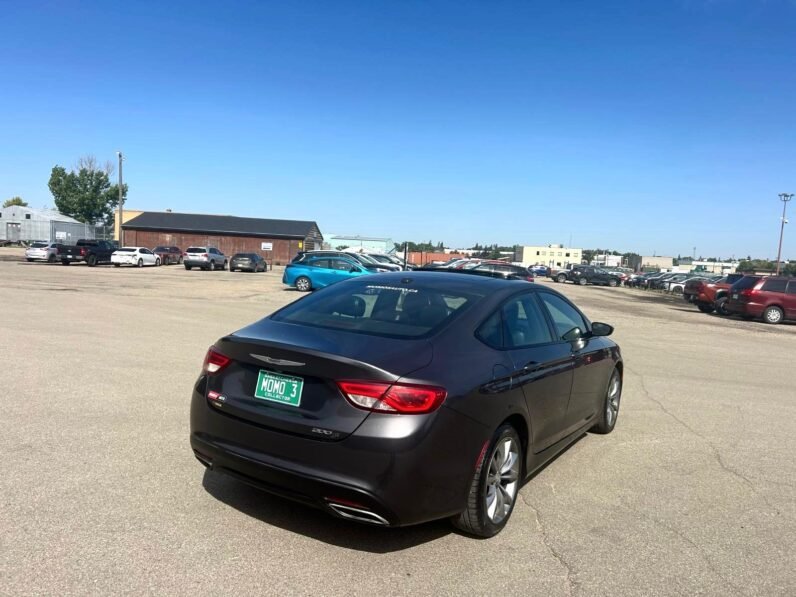 
								2016 Chrysler 200S Sedan full									