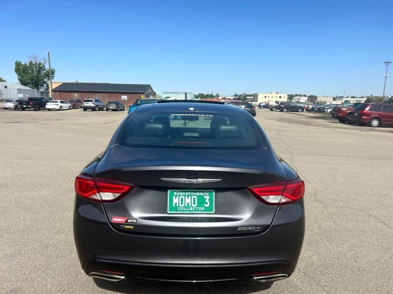 
								2016 Chrysler 200S Sedan full									