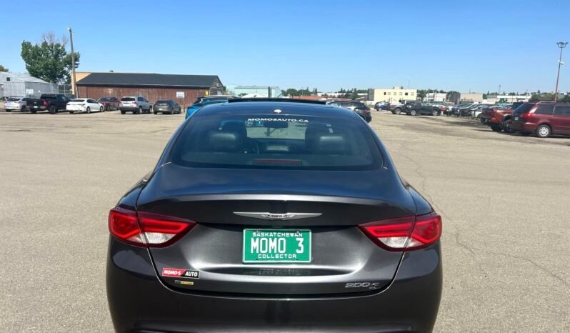 
								2016 Chrysler 200S Sedan full									