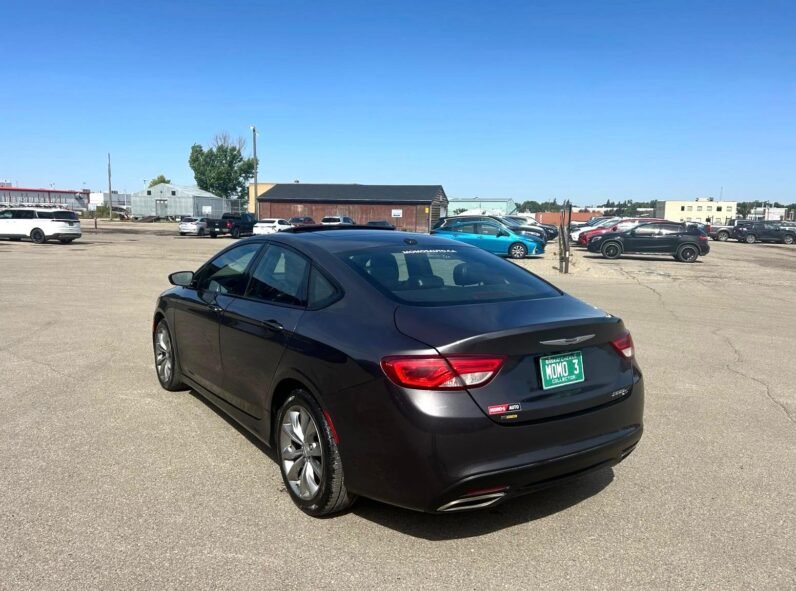 
								2016 Chrysler 200S Sedan full									