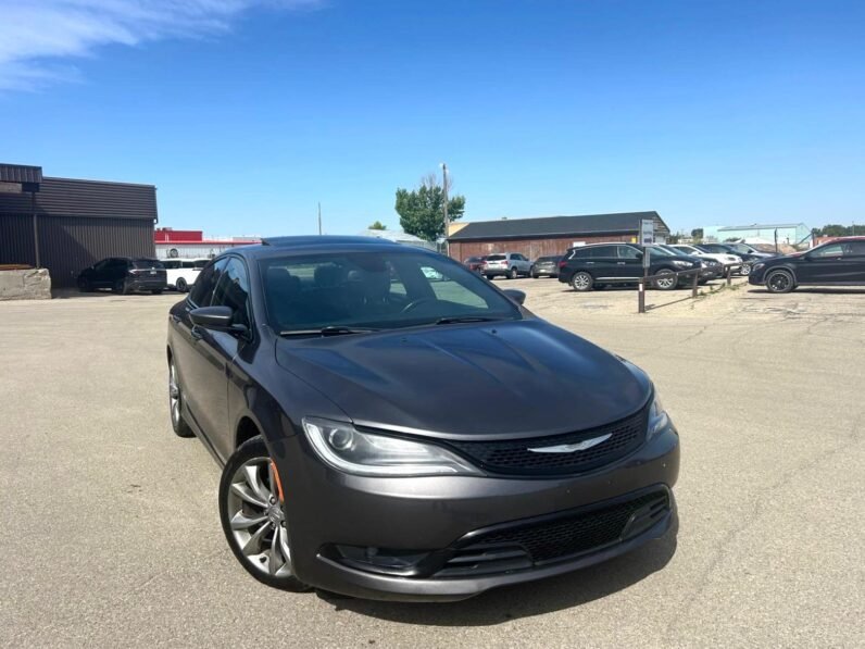 
								2016 Chrysler 200S Sedan full									