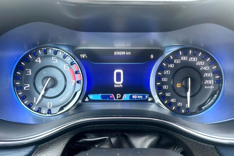 
								2016 Chrysler 200S Sedan full									