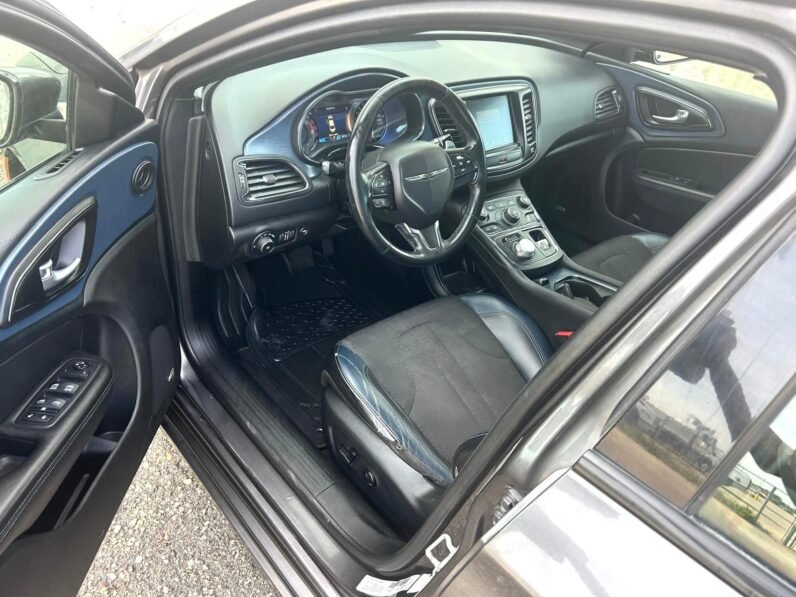 
								2016 Chrysler 200S Sedan full									