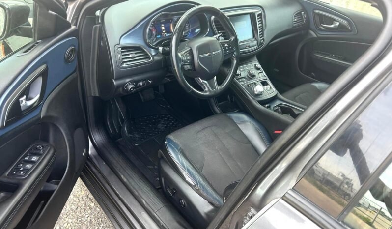 
								2016 Chrysler 200S Sedan full									