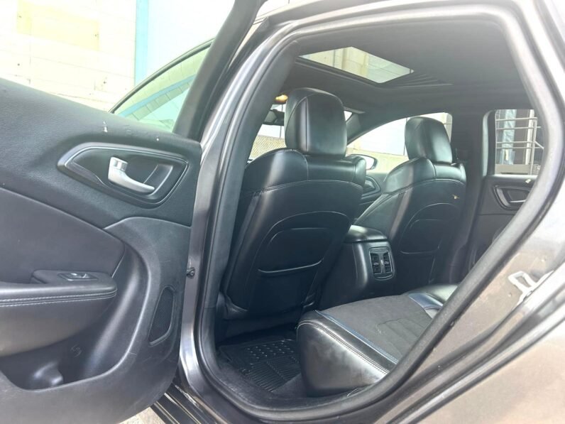 
								2016 Chrysler 200S Sedan full									