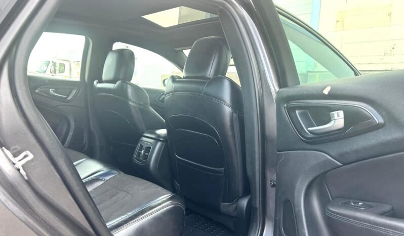 
								2016 Chrysler 200S Sedan full									