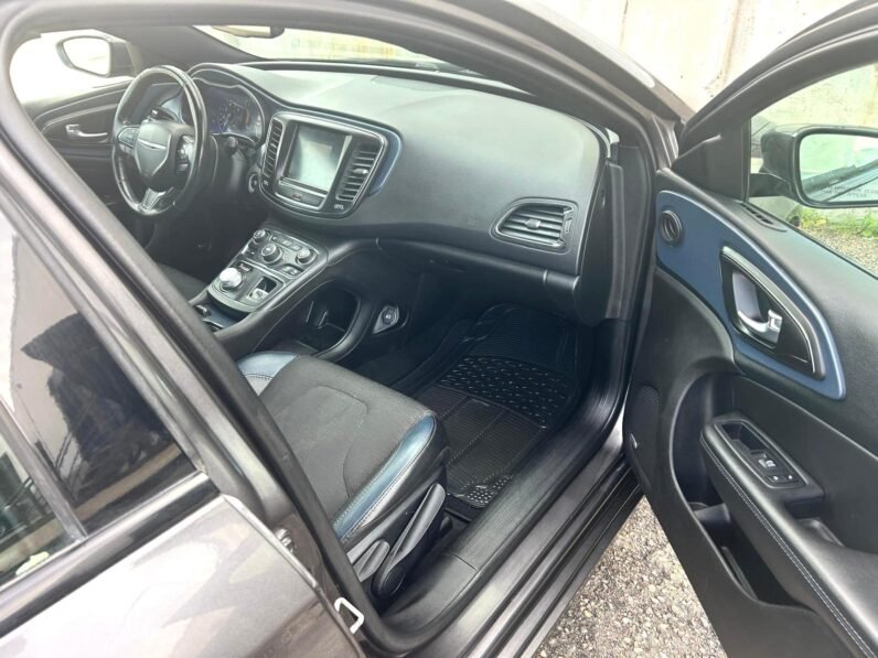 
								2016 Chrysler 200S Sedan full									