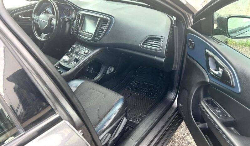 
								2016 Chrysler 200S Sedan full									