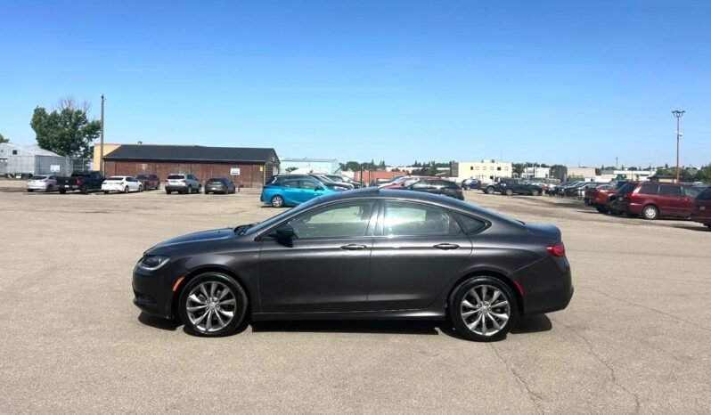 
								2016 Chrysler 200S Sedan full									