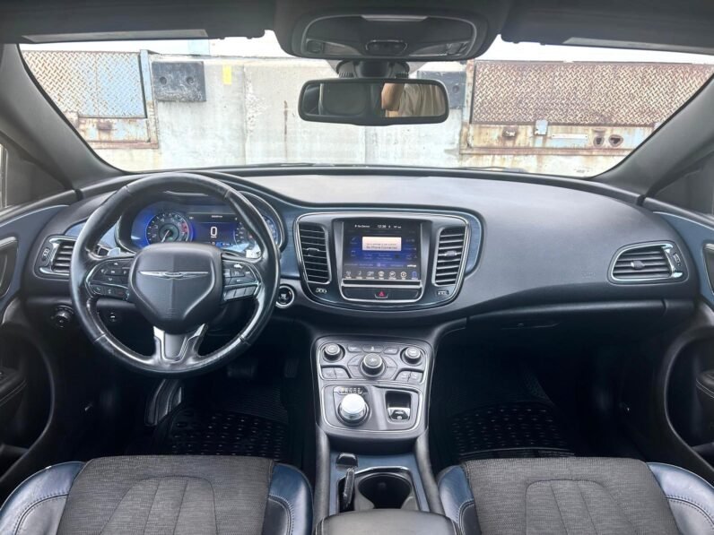 
								2016 Chrysler 200S Sedan full									
