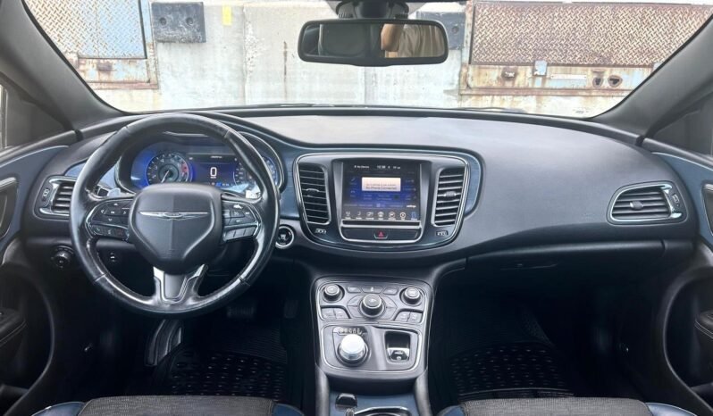 
								2016 Chrysler 200S Sedan full									