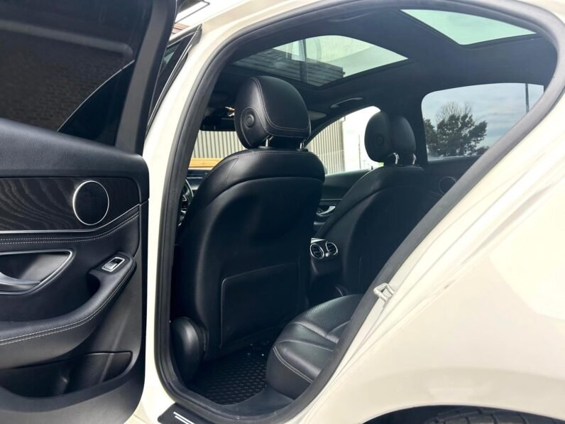 
								2016 Mercedes C300 AMG 4Matic Sedan full									