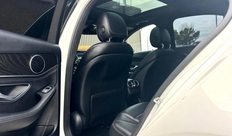 
								2016 Mercedes C300 AMG 4Matic Sedan full									