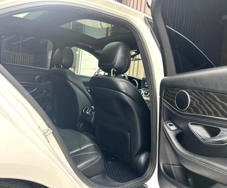 
								2016 Mercedes C300 AMG 4Matic Sedan full									