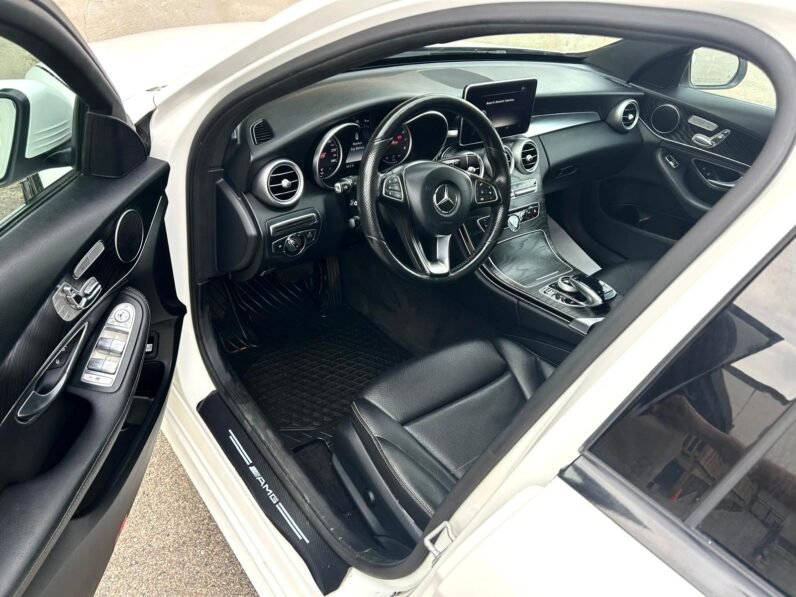 
								2016 Mercedes C300 AMG 4Matic Sedan full									