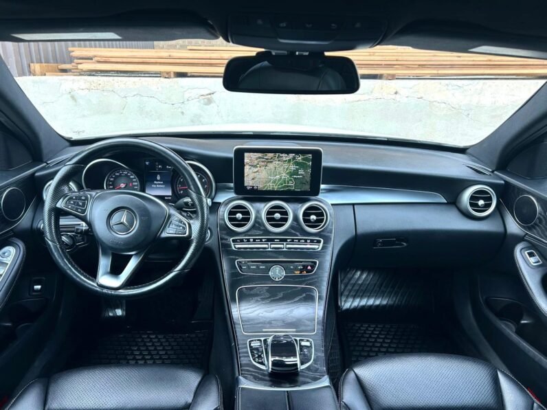 
								2016 Mercedes C300 AMG 4Matic Sedan full									