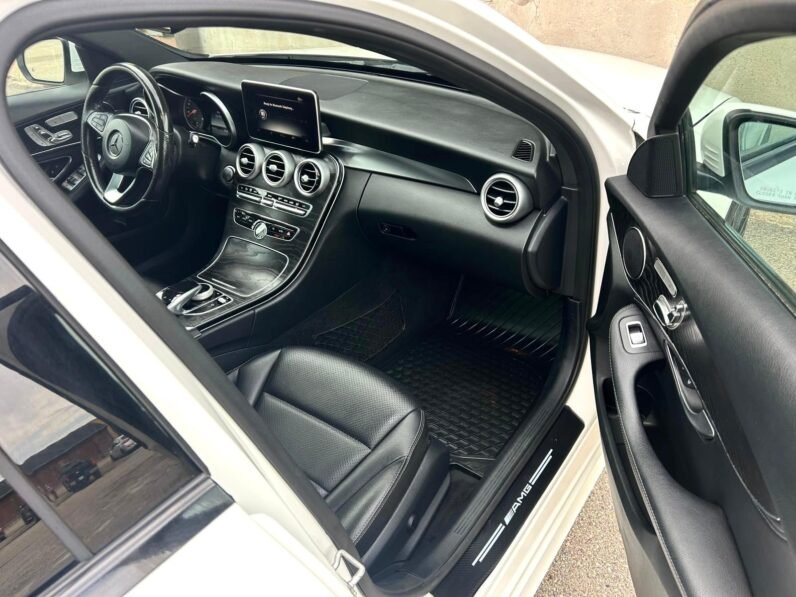 
								2016 Mercedes C300 AMG 4Matic Sedan full									