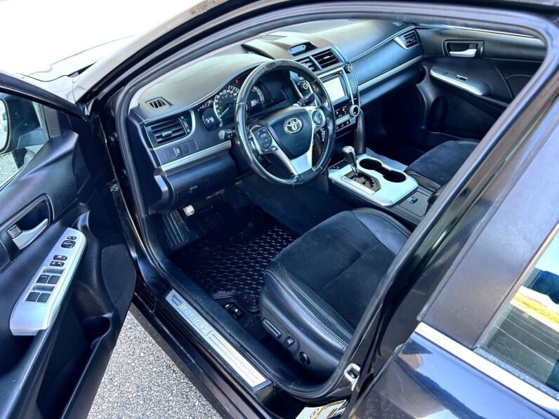 
								2013 Toyota Camry SE Sedan full									