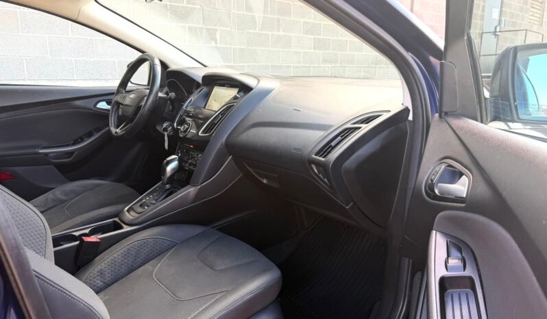 
								2016 Ford Focus SE Sedan full									