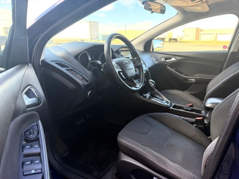 
								2016 Ford Focus SE Sedan full									
