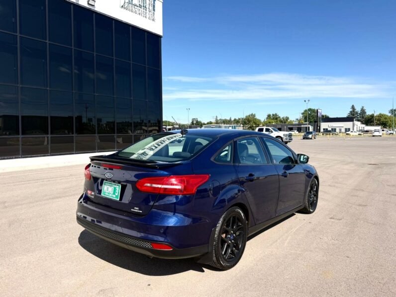 
								2016 Ford Focus SE Sedan full									