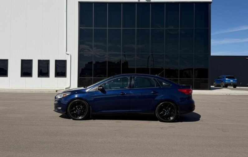 
								2016 Ford Focus SE Sedan full									