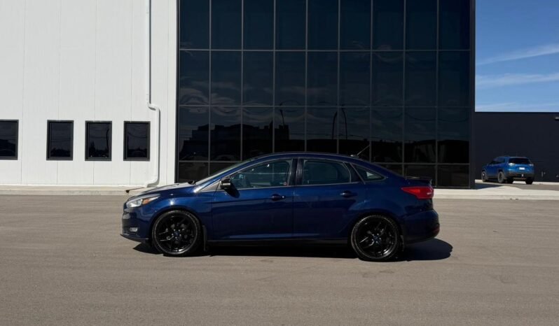
								2016 Ford Focus SE Sedan full									