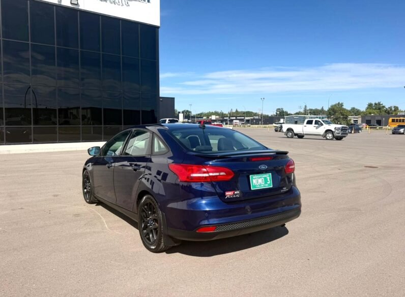 
								2016 Ford Focus SE Sedan full									