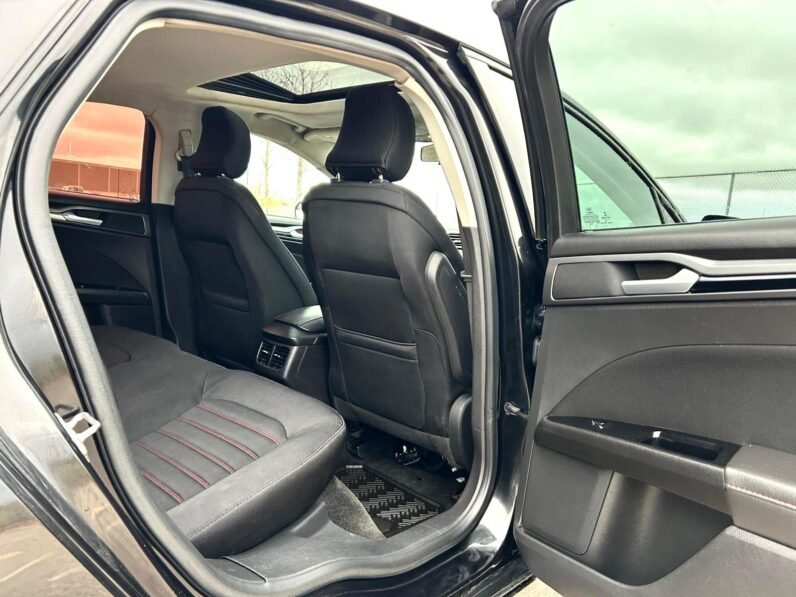 
								2015 Ford Fusion SE AWD Sedan full									