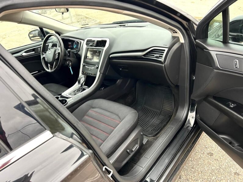
								2015 Ford Fusion SE AWD Sedan full									