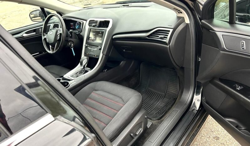 
								2015 Ford Fusion SE AWD Sedan full									