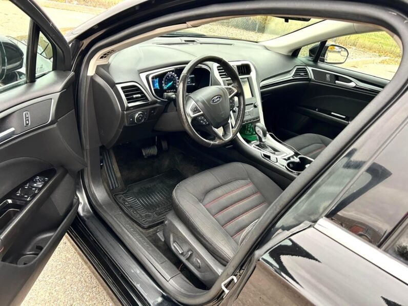 
								2015 Ford Fusion SE AWD Sedan full									