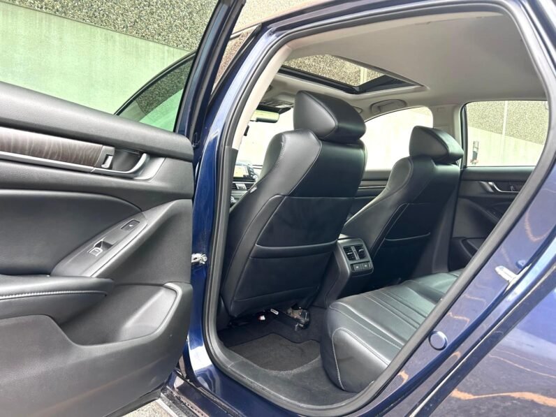 
								2018 Honda Accord Touring Sedan full									