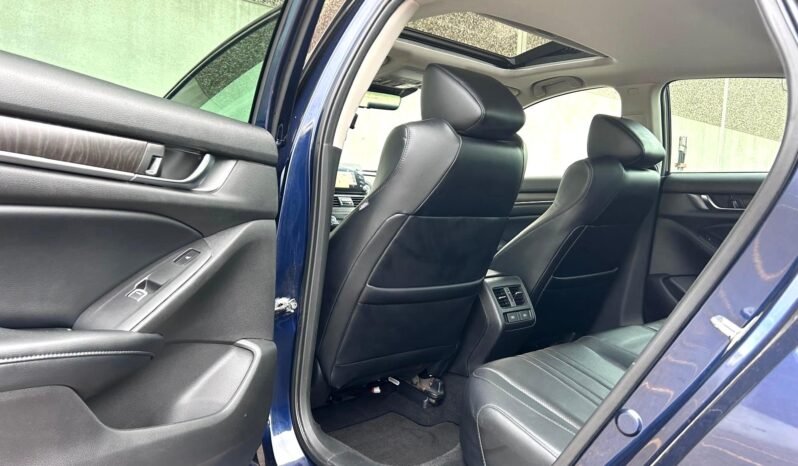 
								2018 Honda Accord Touring Sedan full									