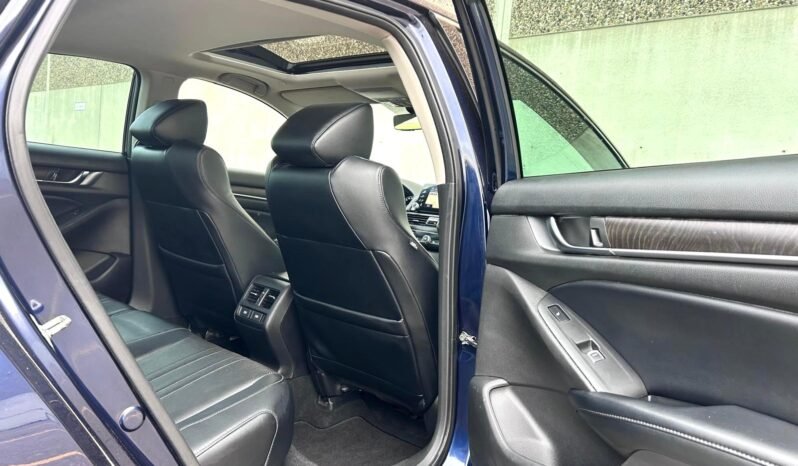 
								2018 Honda Accord Touring Sedan full									