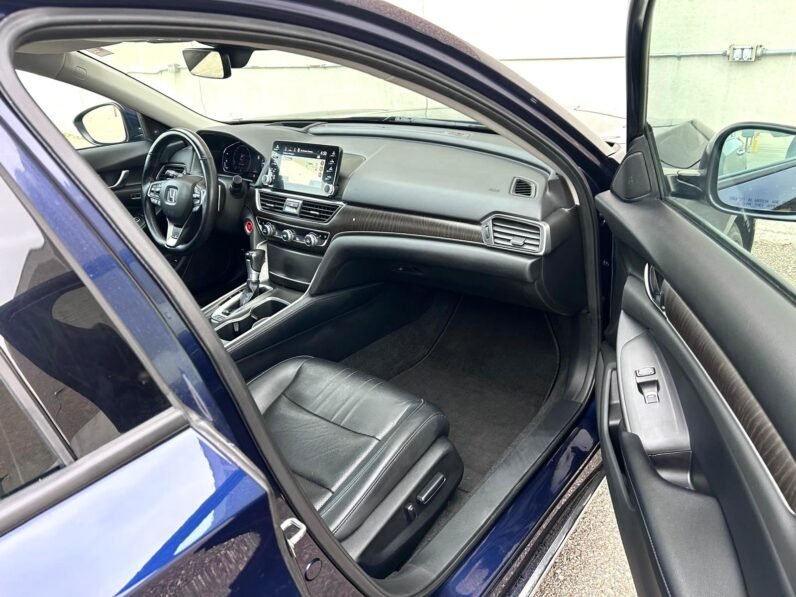 
								2018 Honda Accord Touring Sedan full									