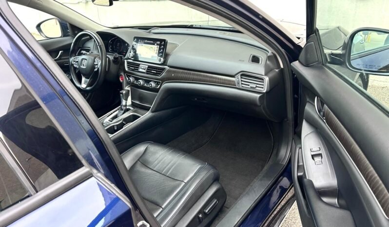
								2018 Honda Accord Touring Sedan full									