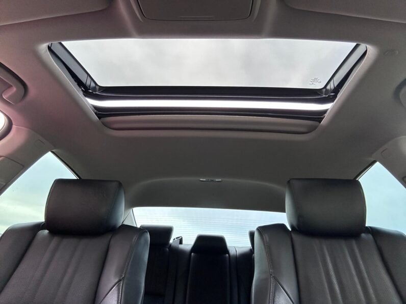 
								2018 Honda Accord Touring Sedan full									