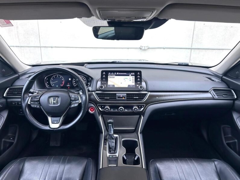 
								2018 Honda Accord Touring Sedan full									