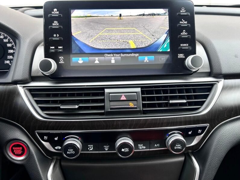 
								2018 Honda Accord Touring Sedan full									