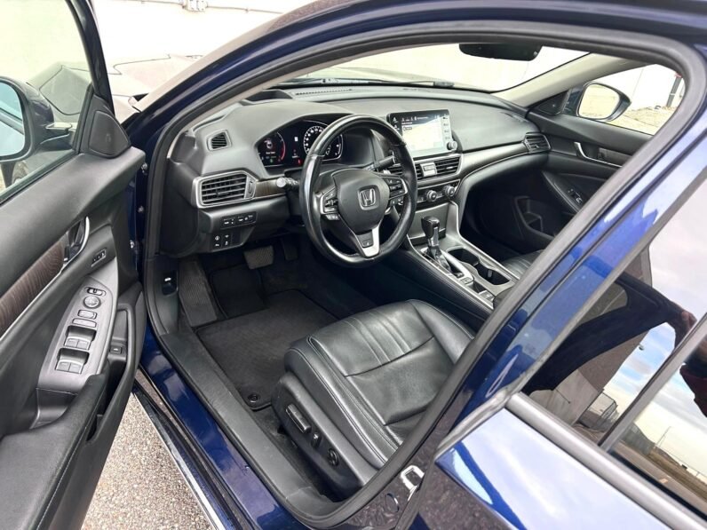 
								2018 Honda Accord Touring Sedan full									