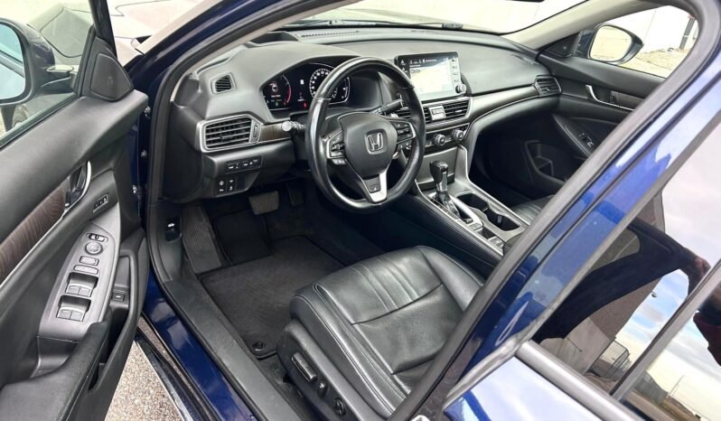 
								2018 Honda Accord Touring Sedan full									