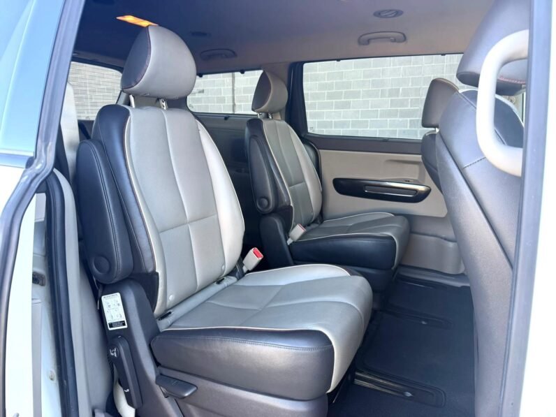
								2016 Kia Sedona SX Van full									