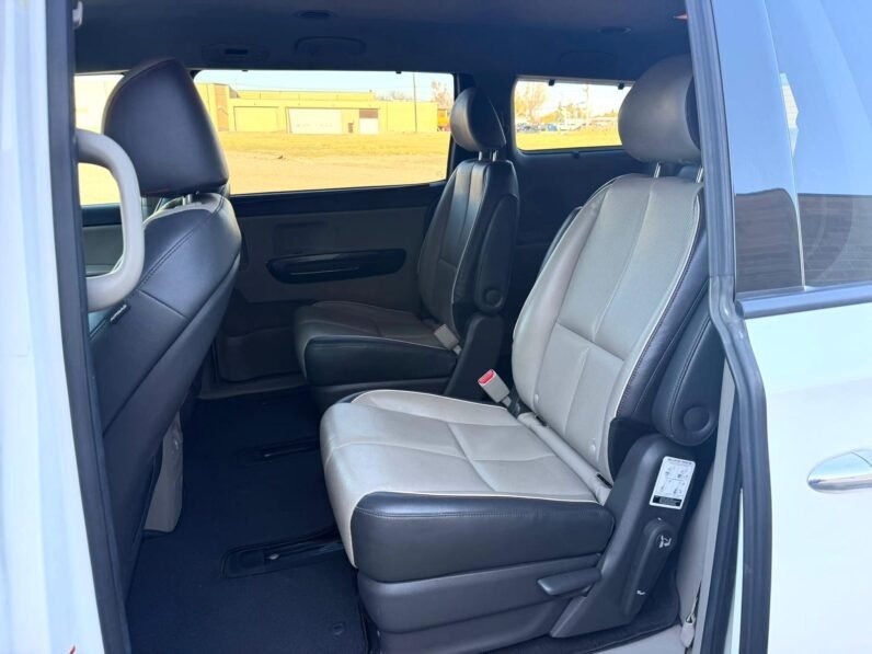 
								2016 Kia Sedona SX Van full									