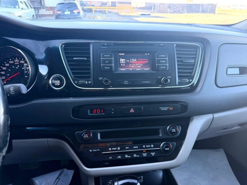 
								2016 Kia Sedona SX Van full									