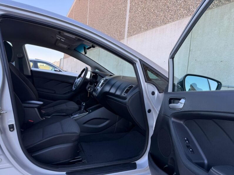
								2018 Kia Forte LX Sedan full									